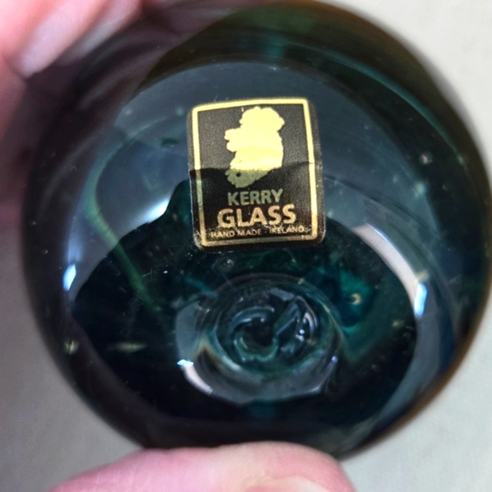 Kerry Glass Paperweight Ireland - Picture 4 of 4